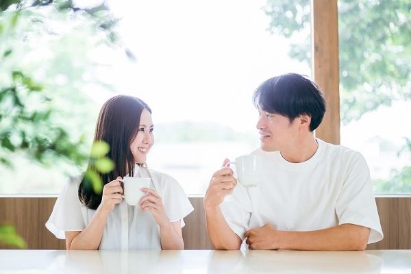 妊活中の若い夫婦